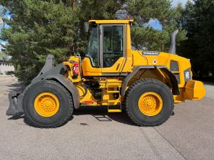 VOLVO L90G + PIKALIITIN + LISÄHYDRAULIIKKA + BSS + RASVARI + UUDET LAMELLIRENKAAT