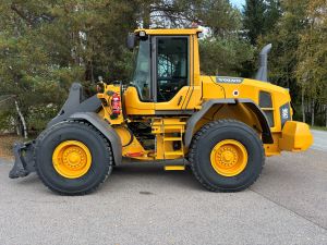VOLVO L90G + PIKALIITIN + LISÄHYDRAULIIKKA + BSS + RASVARI + UUDET LAMELLIRENKAAT