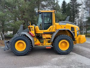 VOLVO L90H + PIKALIITIN + KAHDET LISÄHYDRAULIIKAT + BSS + 100% MILLISARJAN RENKAAT