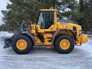 VOLVO L90H + PIKALIITIN + KAHDET LISÄHYDRAULIIKAT + CDC + STAGE 5 + 100% RENKAAT