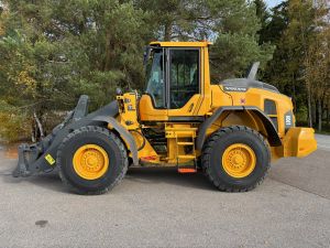 VOLVO L90H + PITKÄAISA + PIKALIITIN + LISÄHYDRAULIIKKA + BSS + RASVARI + UUDET RENKAAT