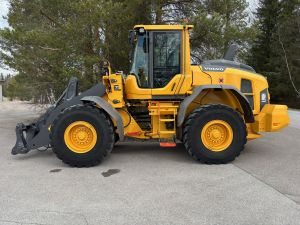 VOLVO L90H PITKÄAISA + PIKALIITIN + LISÄHYDRAULIIKKA + LISÄVASTAPAINO + VAAKA 